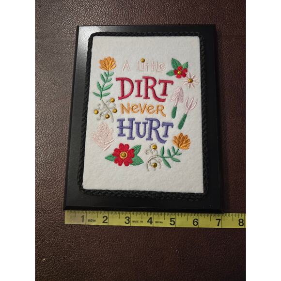 Garden Plaque Embroidery on wood 9"x7" - Picture 3 of 4